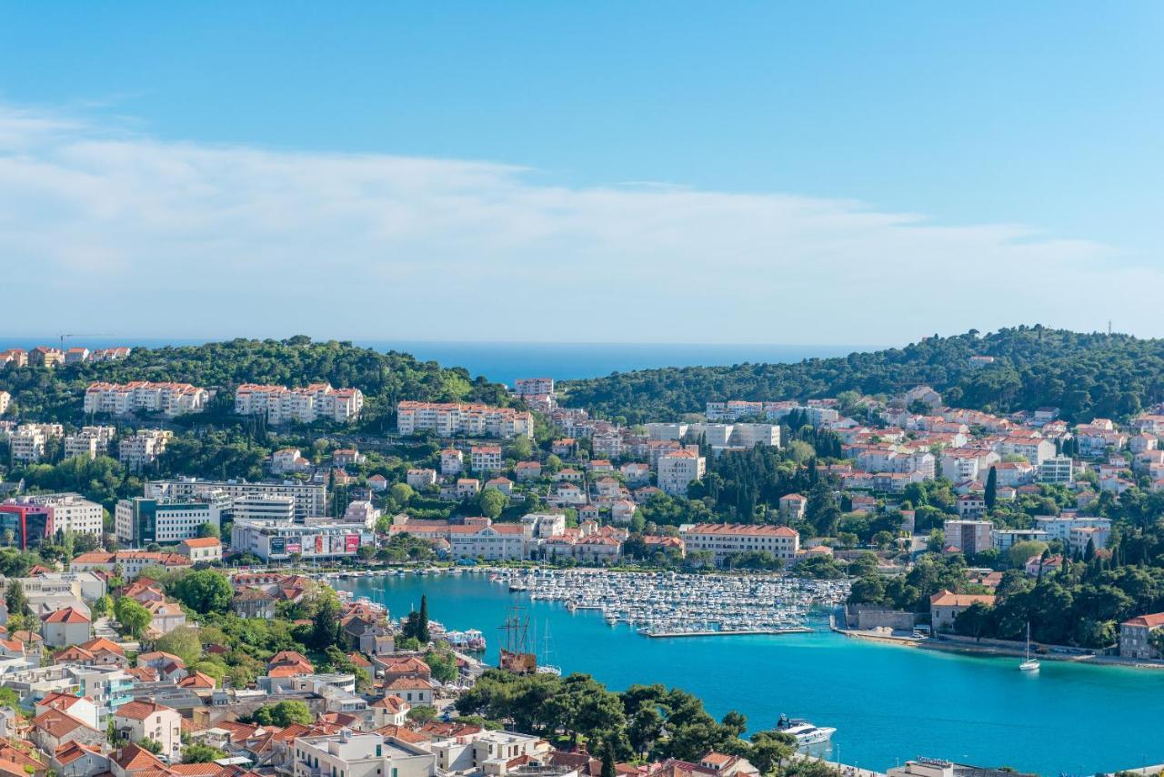 Dili & * Dubrovnik